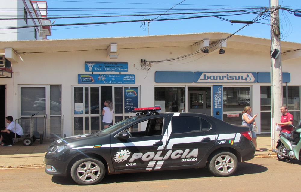 Ir para  <p>Na manh&atilde; desta quinta-feira, por volta das 11h40min, um escrit&oacute;rio de contabilidade, situado na Avenida Independ&ecirc;ncia, foi assaltado por um trio armado. A a&ccedil;&atilde;o foi realizada quando a...